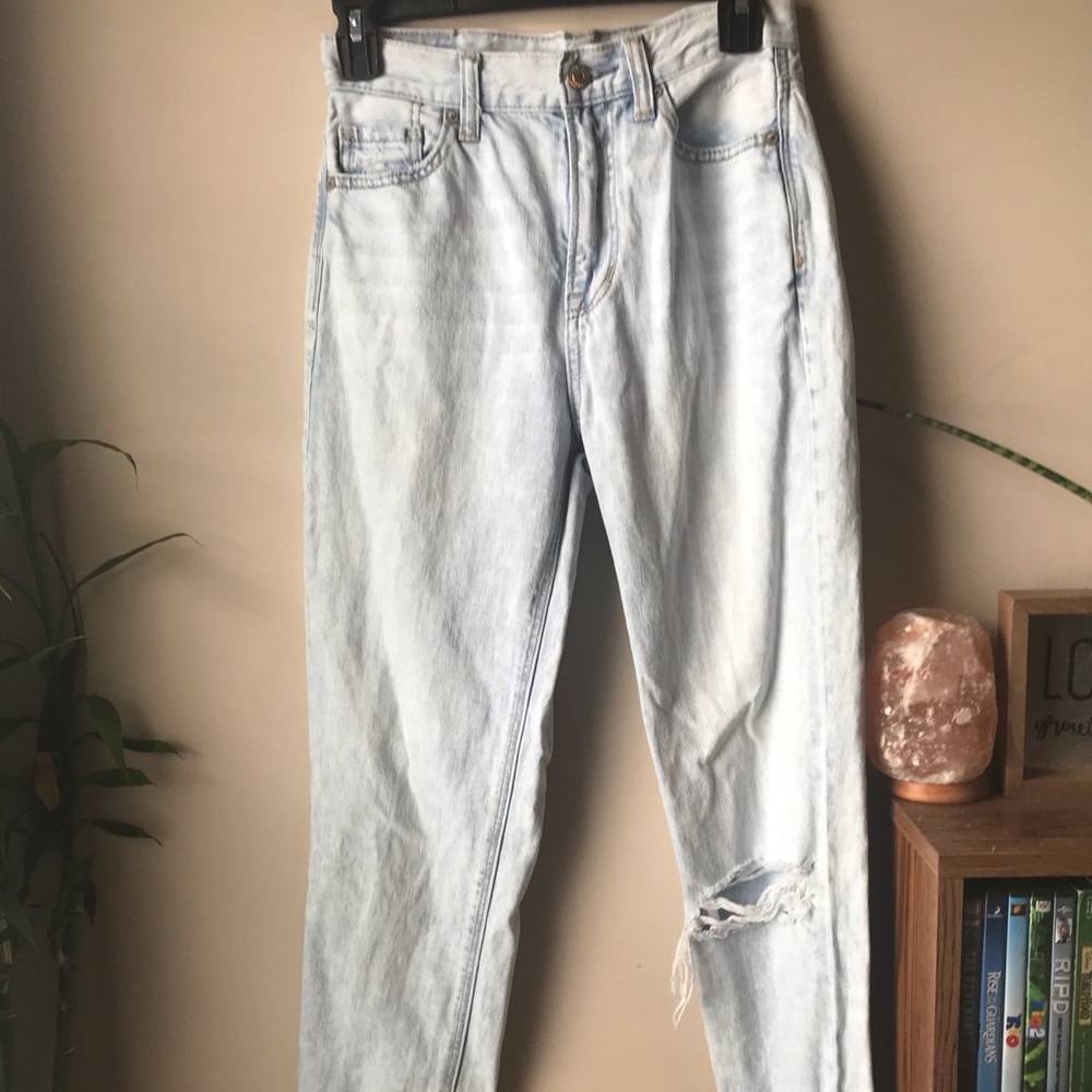 AE High rise Mom Jeans